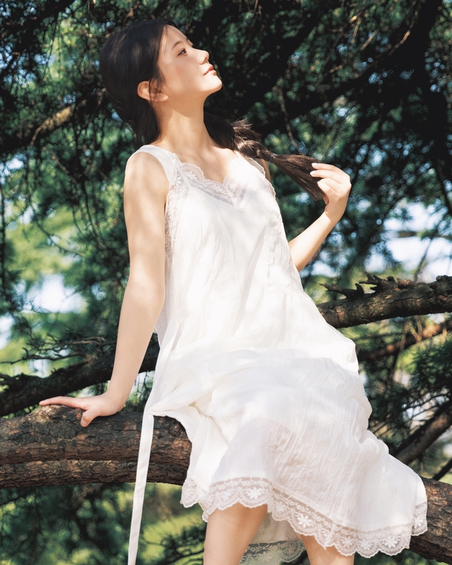 免費看裸體美女脫了衣服露視頻胸